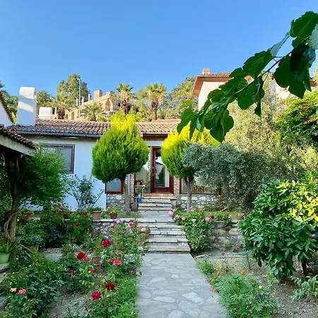 Helios House Nyaraló *