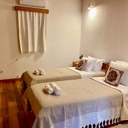 Helios House Nyaraló *
